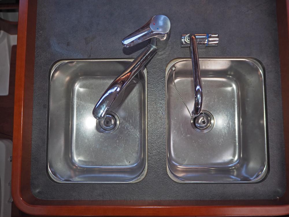 Saloon, Accommodation